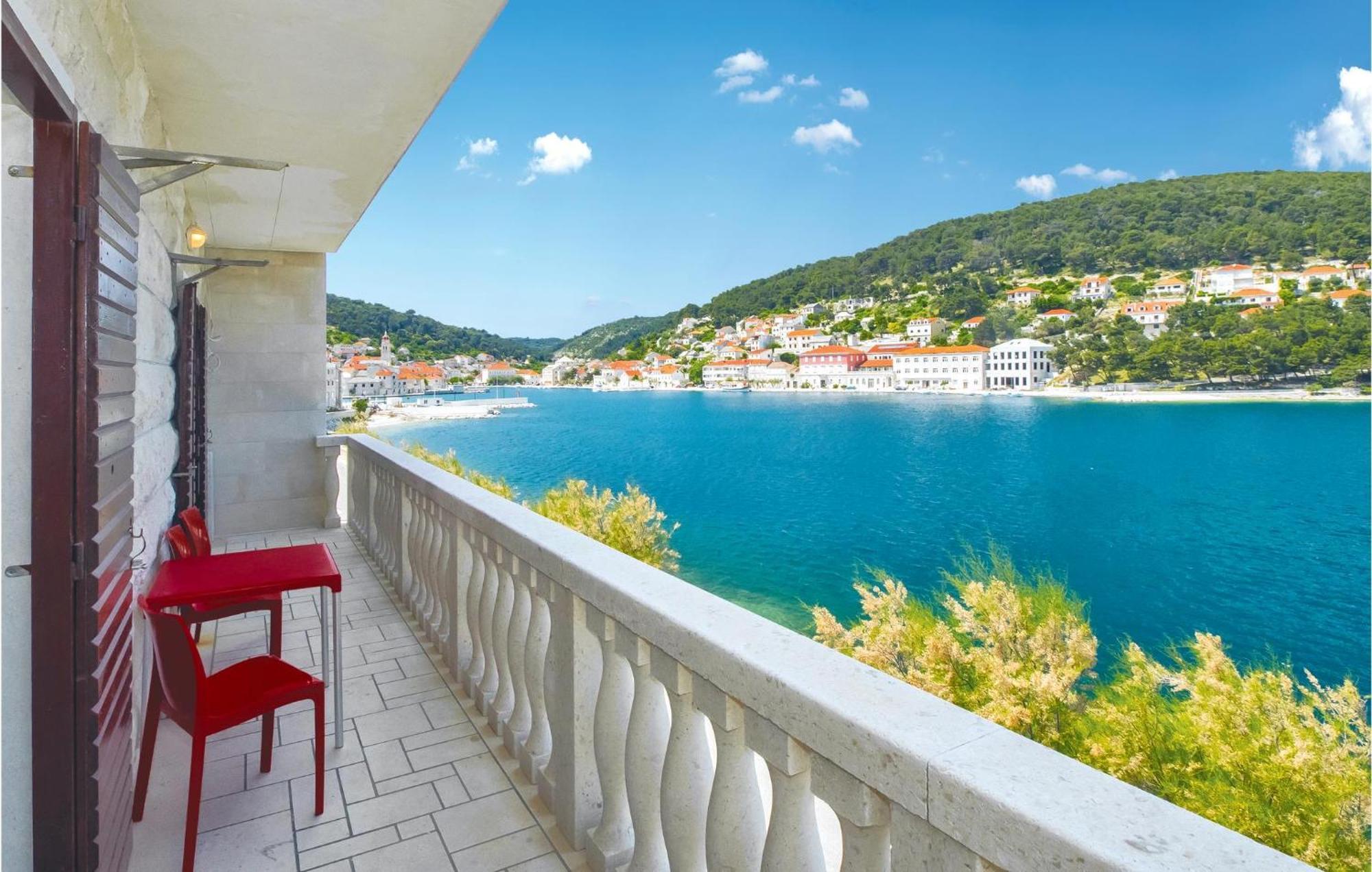 Beautiful Home In Pucisca With Wifi Exterior foto